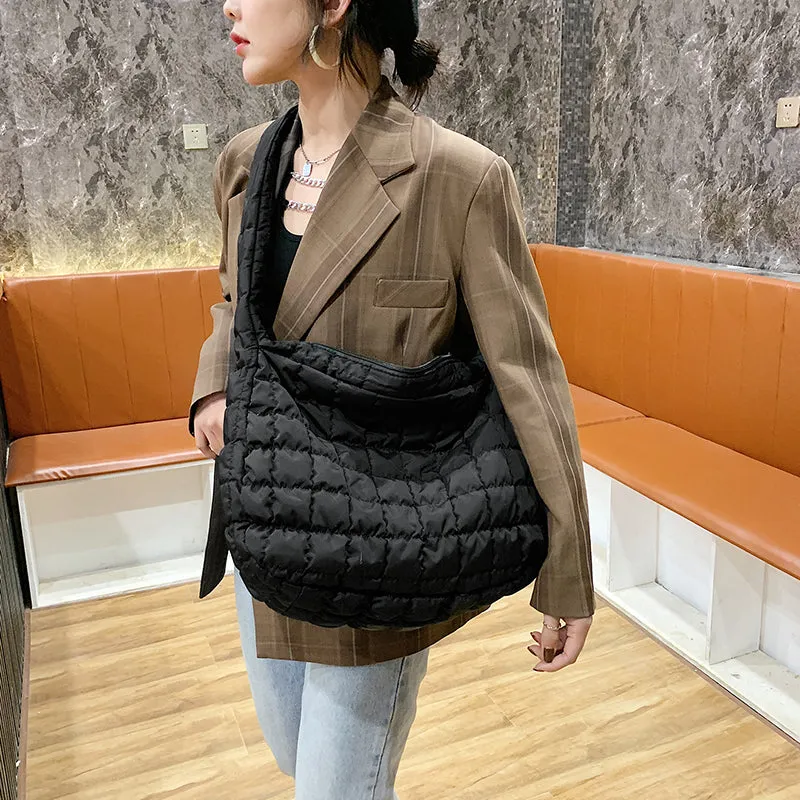 2021 New Winter Soft Down Fabric Shoulder Bag ed Quality Women'S Designer Big Capacity Underarm Pack