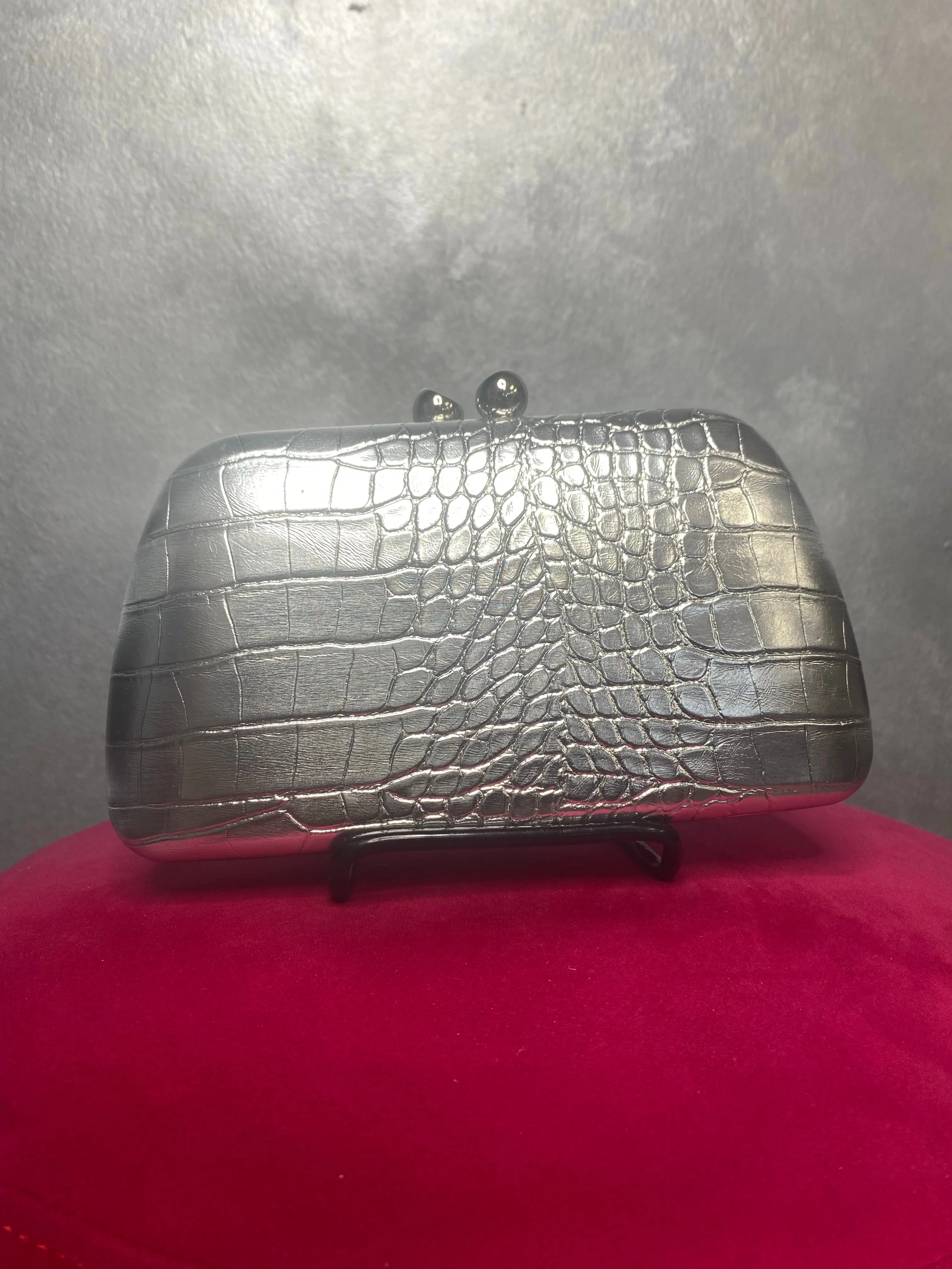 Croc Clutch