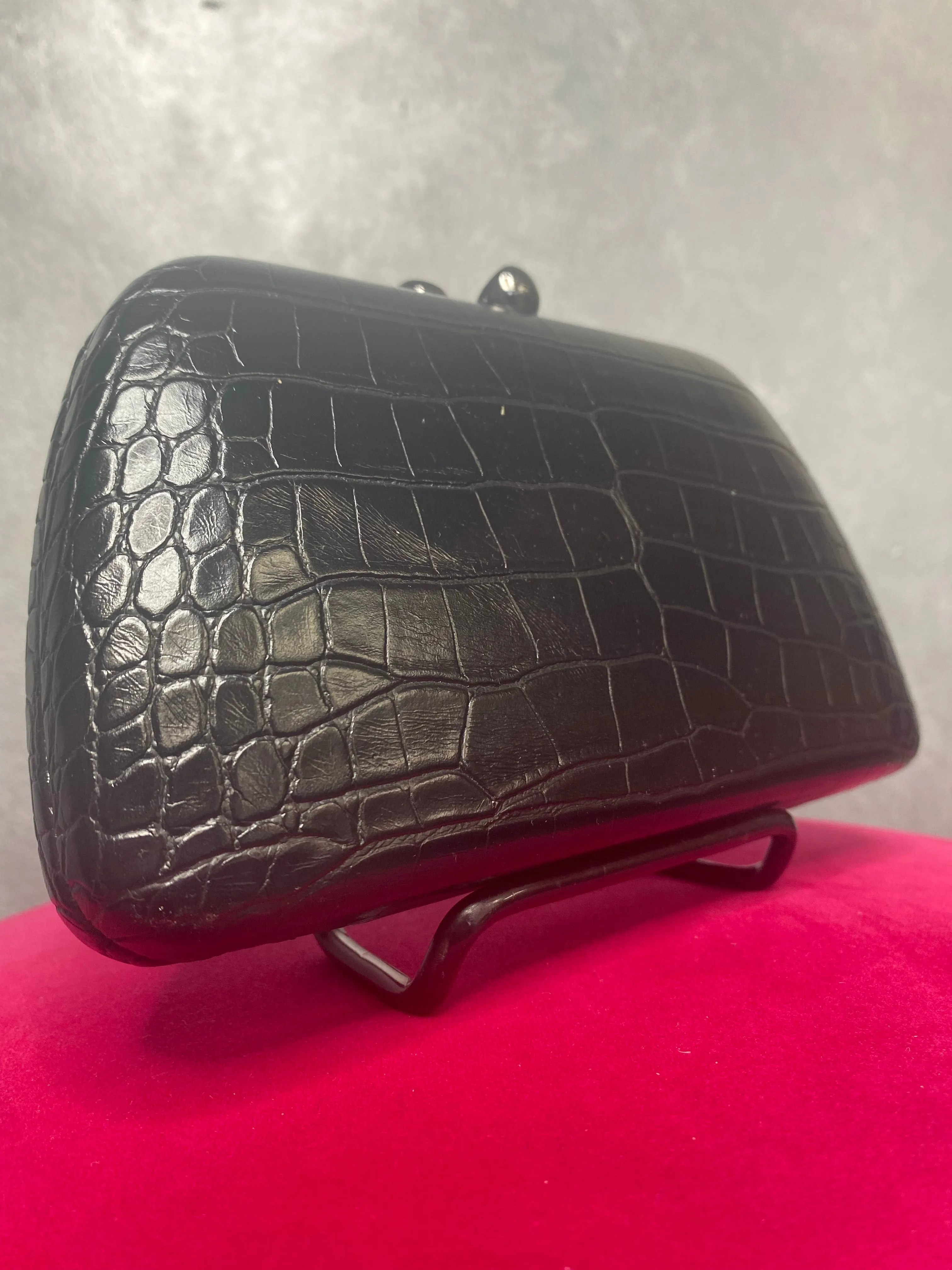 Croc Clutch