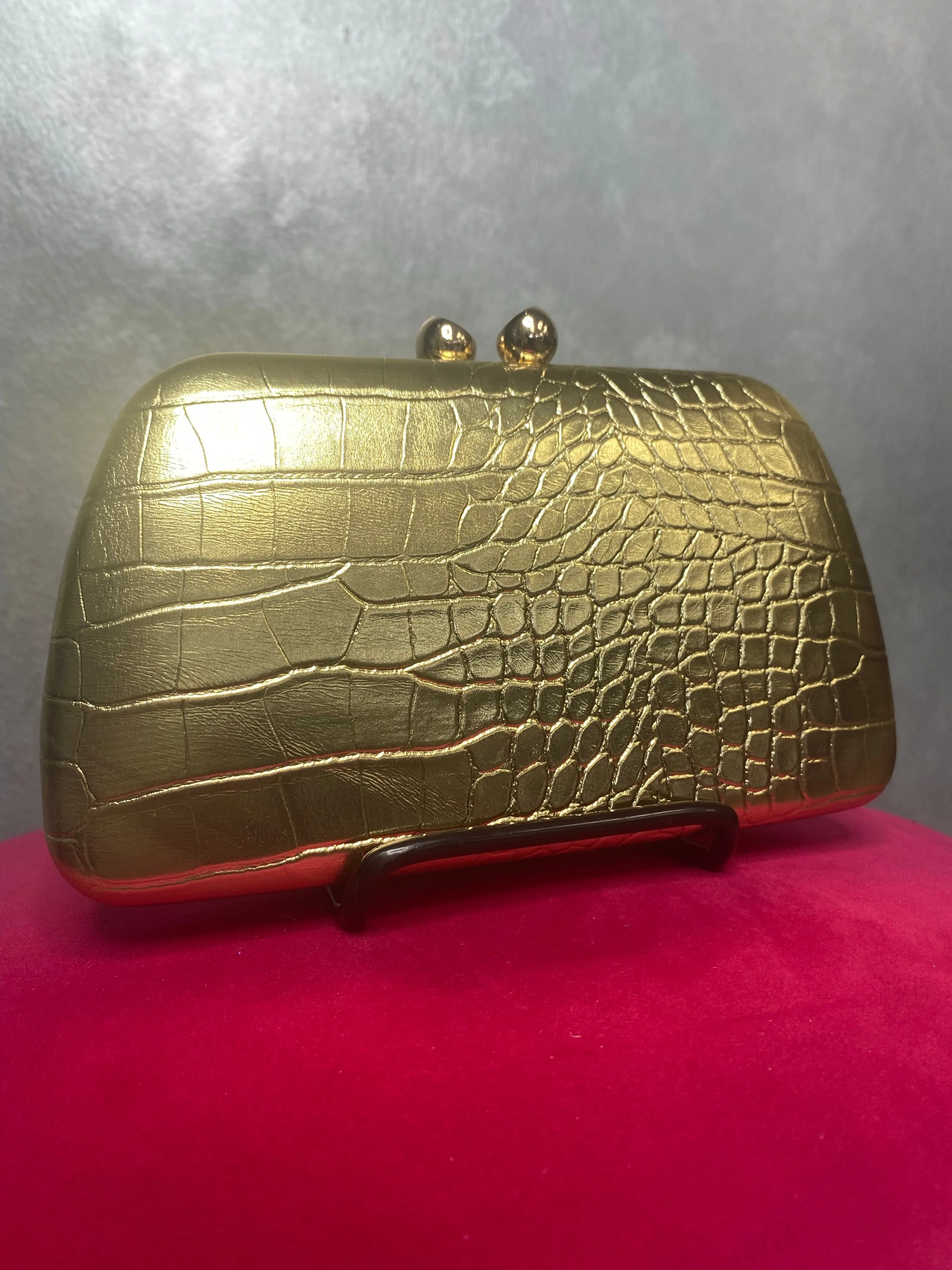 Croc Clutch