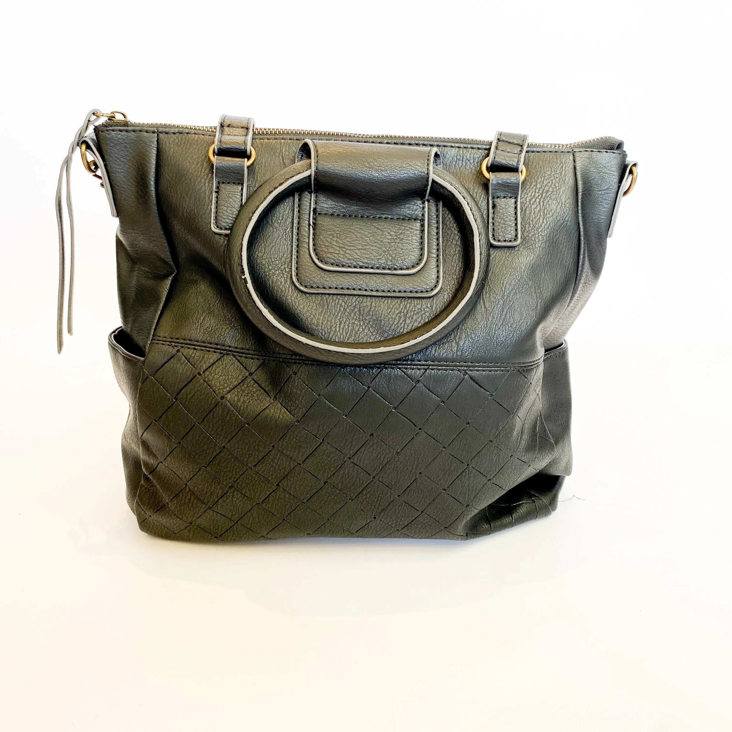 Queue black quilted bag