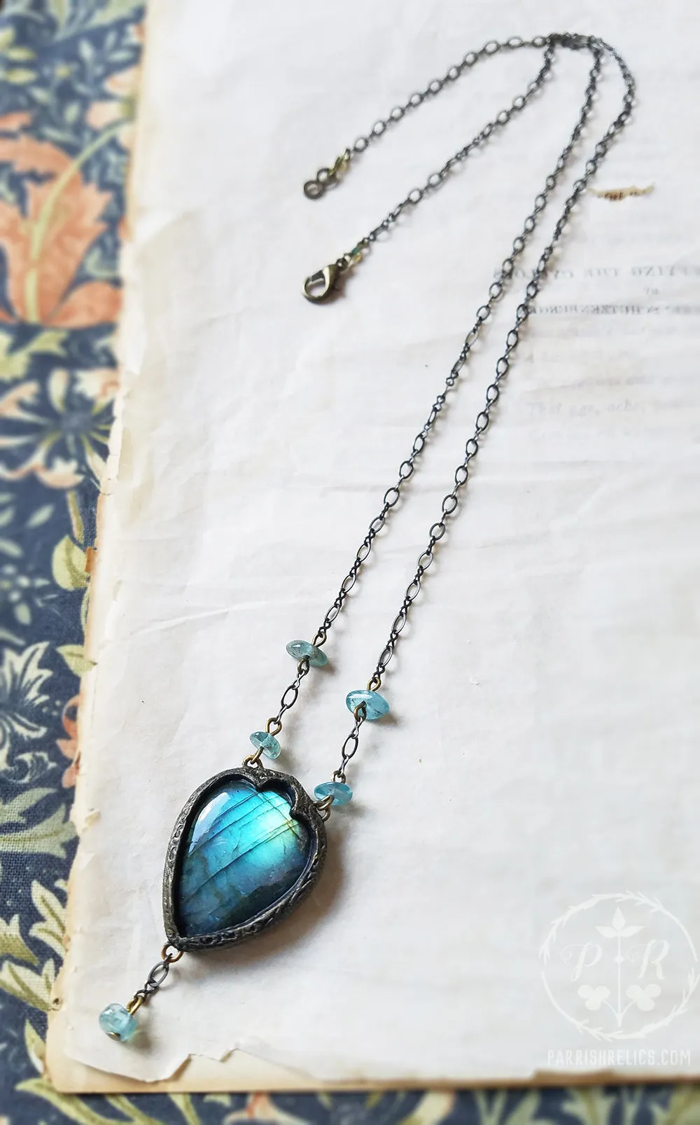 Sant'Elena Labradorite Arch Amulet